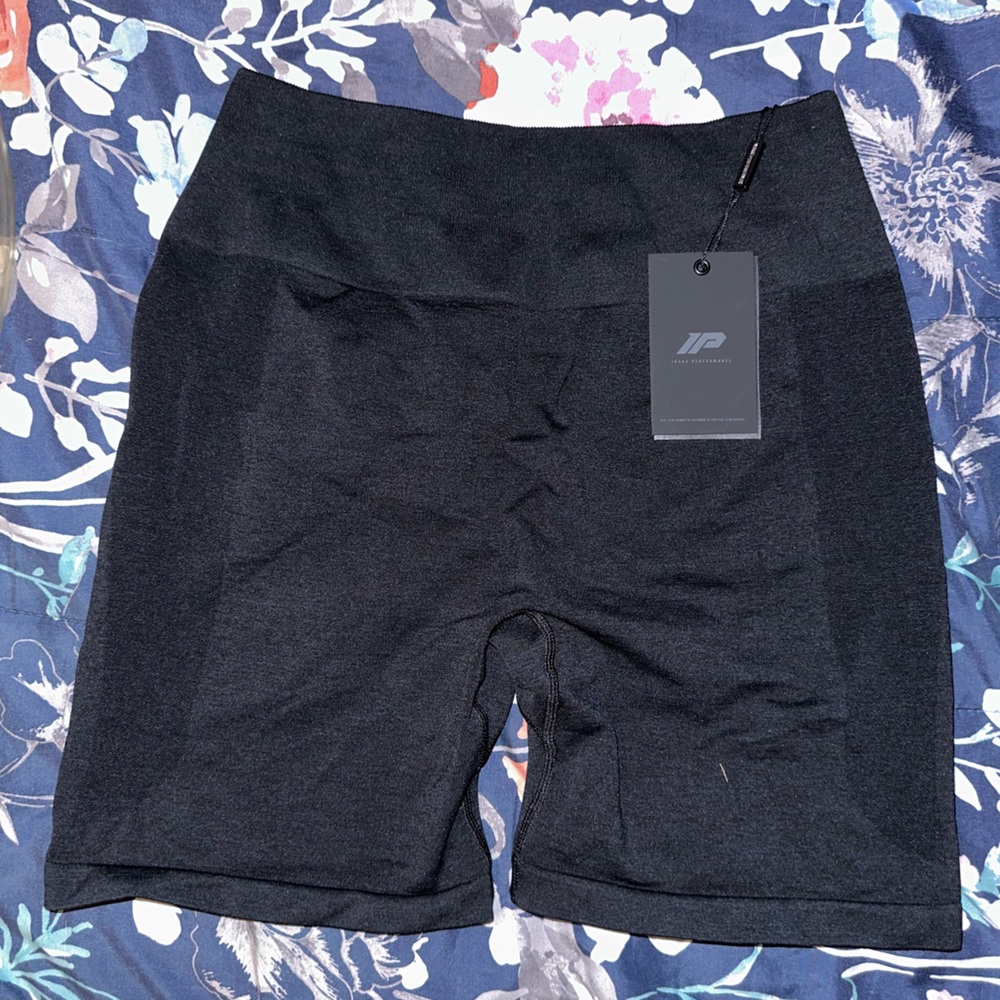 NWT black Inaka power Luna shorts